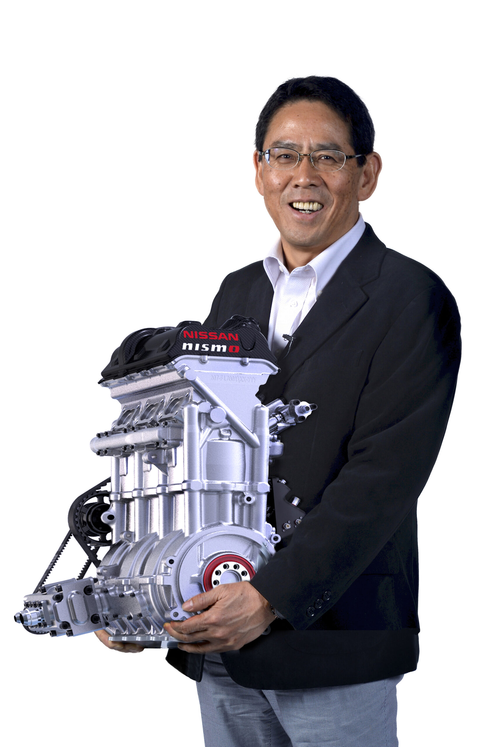 Un concursante de Takeshi's Castle abrazando el Nissan DIG-T R